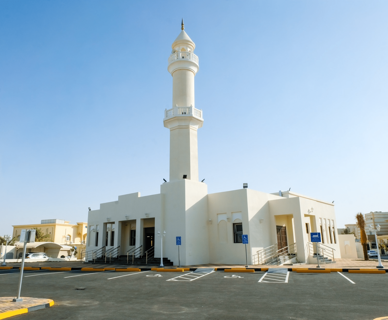 image Qatar Opens First Smart Mosque in Muaither: Solar Power, Recycled Water and Smart Systems