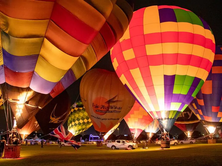 Book QR499 hot air balloon flights with the Qatar Balloon Festival